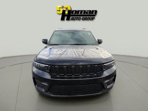 Used 2024 Jeep Grand Cherokee Altitude image 8