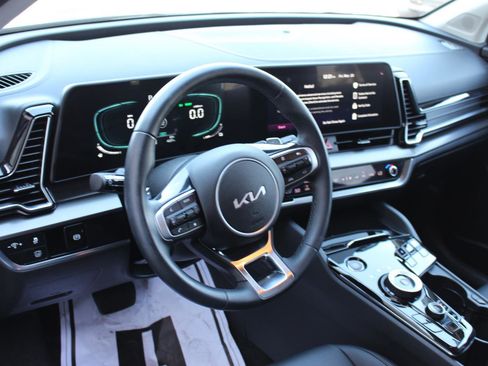 Used 2025 Kia Sportage EX image 18