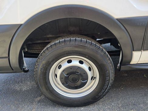 Used 2020 Ford Transit 250 Medium Roof RWD image 24