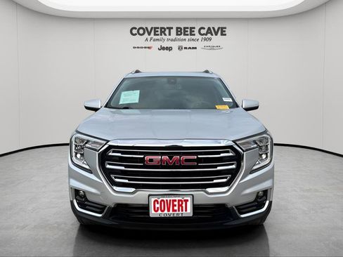 Used 2022 GMC Terrain SLT w/ Infotainment Package II image 2