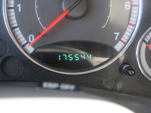 Used 2006 Jeep Liberty Limited AWD/4WD image 9