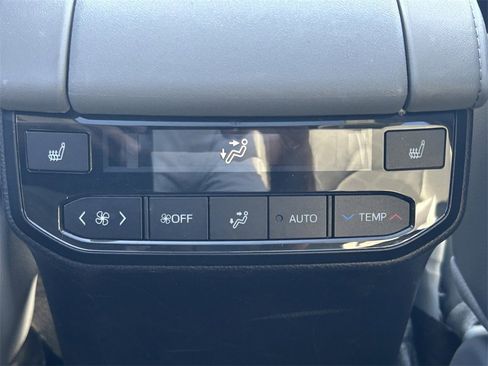 Certified 2022 Toyota Highlander Platinum image 19