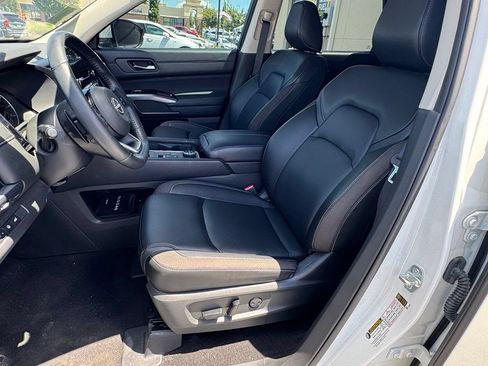 Used 2024 Nissan Pathfinder SL w/ Cargo Package AWD/4WD image 16
