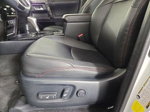 Used 2024 Toyota 4Runner TRD Off-Road Premium AWD/4WD image 30