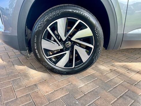 Used 2024 Volkswagen Atlas SE image 10