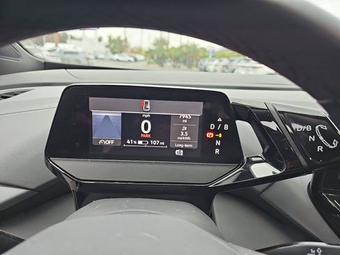 Used 2023 Volkswagen ID.4 Pro image 10