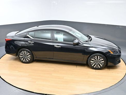 Used 2025 Nissan Altima 2.5 SV FWD image 29