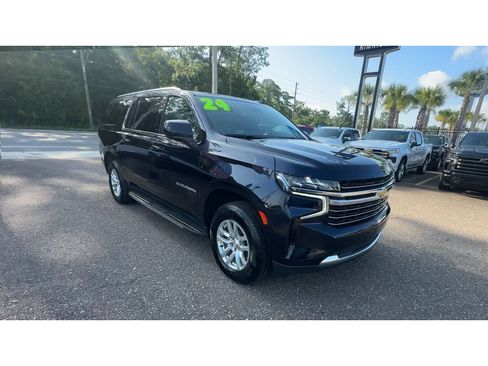 Used 2024 Chevrolet Suburban LT AWD/4WD image 8