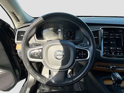 Used 2022 Volvo XC90 T6 Momentum w/ Climate Package image 32