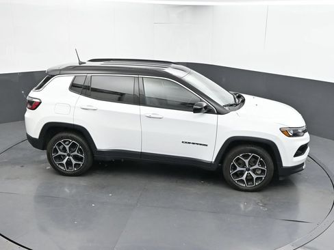 Used 2025 Jeep Compass Limited AWD/4WD image 30