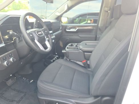 Used 2025 GMC Sierra 1500 Elevation image 3