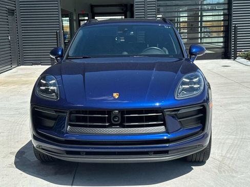 Certified 2025 Porsche Macan AWD/4WD image 6