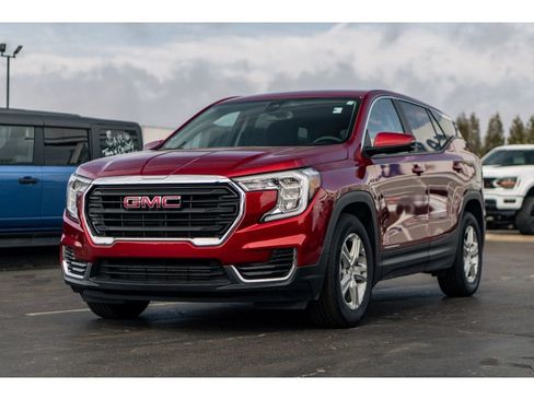 Used 2024 GMC Terrain SLE image 2