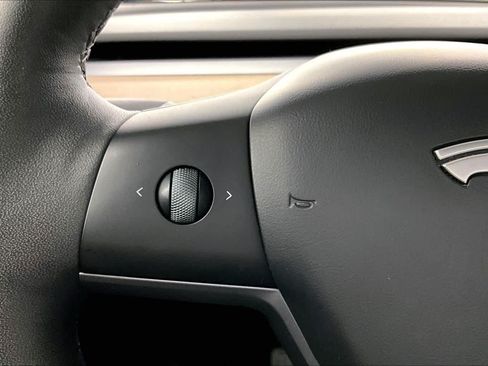 Used 2024 Tesla Model Y 2WD image 23