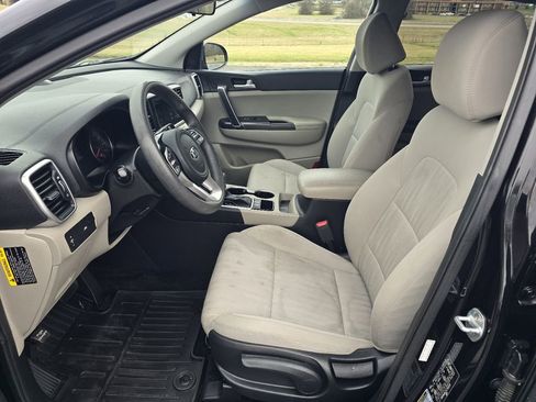 Used 2020 Kia Sportage LX image 11