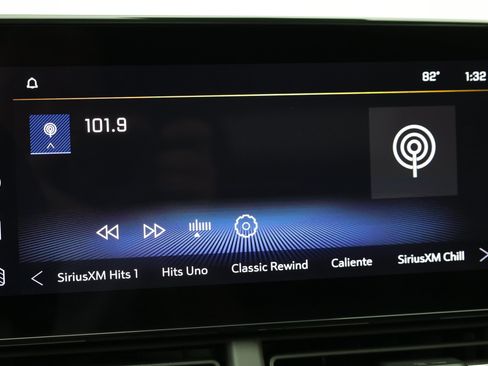 Used 2024 Chevrolet Trax LT w/ Sunroof Package FWD image 23