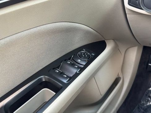 Used 2017 Ford Fusion SE FWD image 30