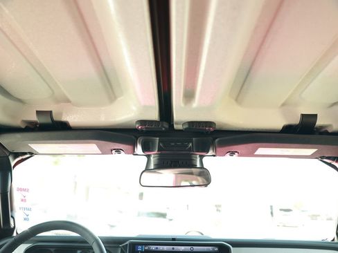 Used 2025 Jeep Wrangler Unlimited Sahara image 31