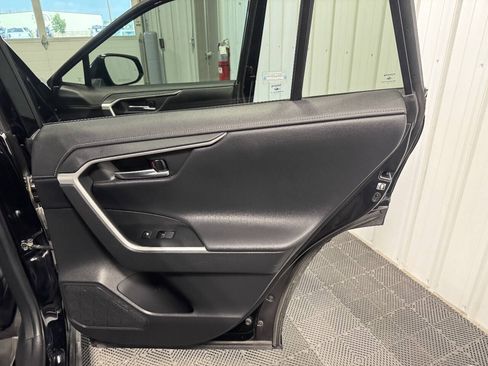 Used 2020 Toyota RAV4 Limited AWD/4WD image 28
