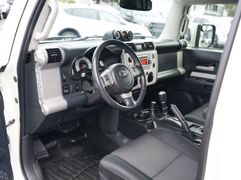 Used 2014 Toyota FJ Cruiser 4WD image 10