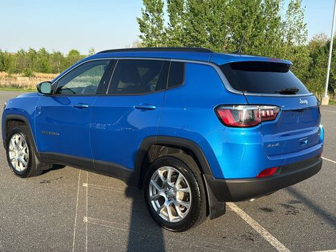 Used 2023 Jeep Compass Latitude AWD/4WD image 9