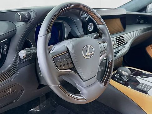 Used 2023 Lexus LS 500 AWD w/ Luxury Package image 11