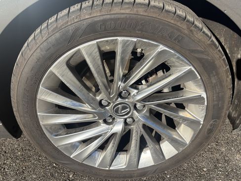 Used 2019 Lexus ES 300h w/ Luxury Package image 13