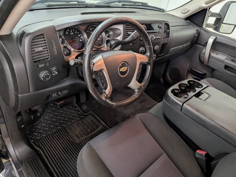 Used 2011 Chevrolet Silverado 2500 LT AWD/4WD image 8