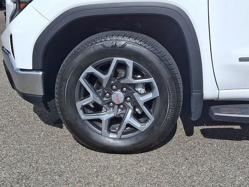 Used 2024 GMC Sierra 1500 SLT image 8