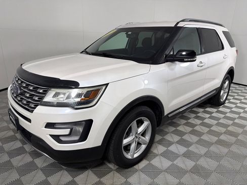 Used 2017 Ford Explorer XLT w/ Equipment Group 201A image 9