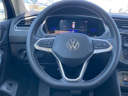Used 2022 Volkswagen Tiguan SE AWD/4WD image 4
