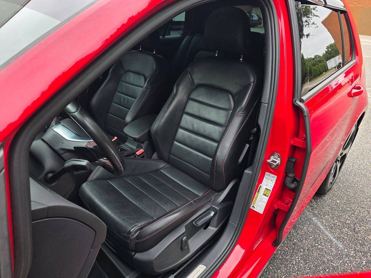 Used 2017 Volkswagen GTI SE FWD image 13