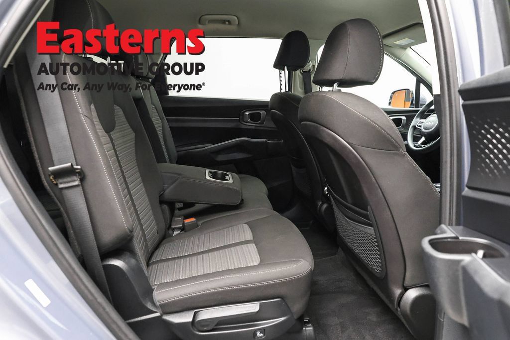 Used 2023 Kia Sorento LX AWD/4WD image 22