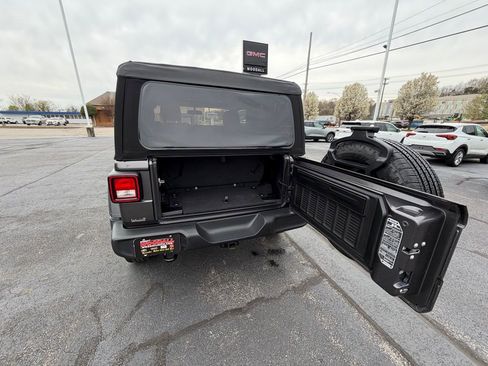 Used 2025 Jeep Wrangler Sport image 13