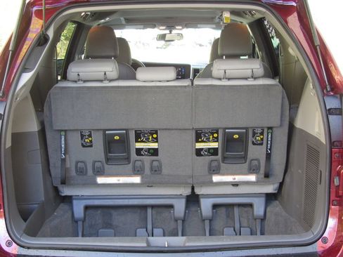 Used 2015 Toyota Sienna XLE w/ XLE Navigation Package AWD/4WD image 22
