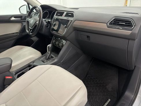 Used 2018 Volkswagen Tiguan SE FWD image 31