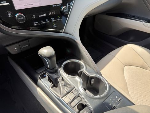 Used 2018 Toyota Camry XSE FWD image 13