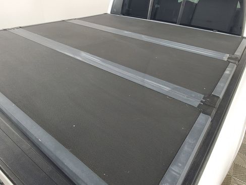 Used 2018 Toyota Tacoma SR image 9