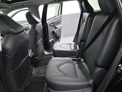 Used 2026 Toyota Highlander Limited image 13