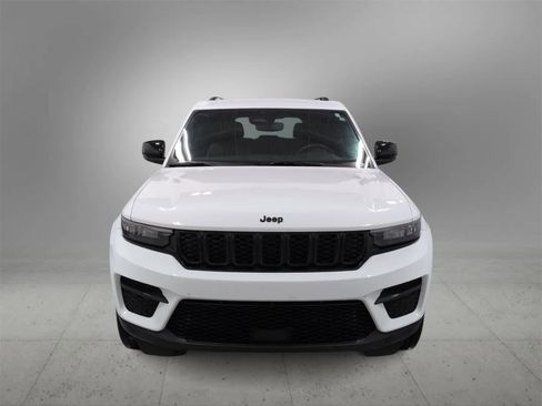 Certified 2023 Jeep Grand Cherokee Altitude image 3