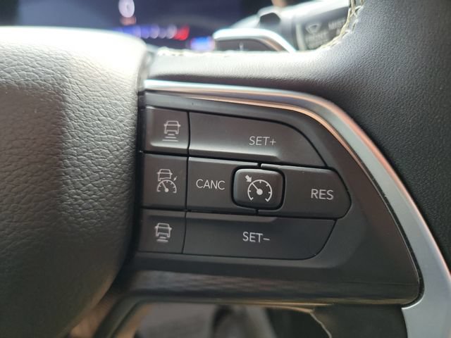 Used 2025 Jeep Grand Cherokee Laredo w/ Trailer Tow Package RWD image 21