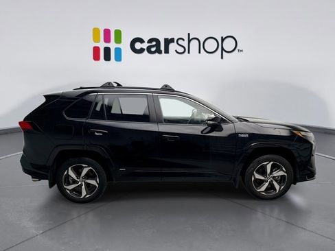 Used 2022 Toyota RAV4 SE w/ Weather & Moonroof Package image 5