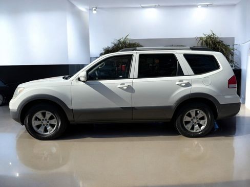 Used 2009 Kia Borrego LX image 7