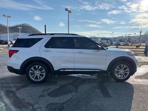 Used 2021 Ford Explorer XLT w/ Equipment Group 202A image 6