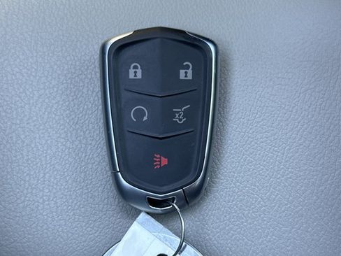 Used 2023 Cadillac XT4 Luxury w/ Cold Weather Package FWD image 25
