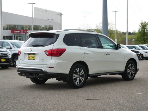 Used 2017 Nissan Pathfinder SL w/ Trailer Tow Package AWD/4WD image 7