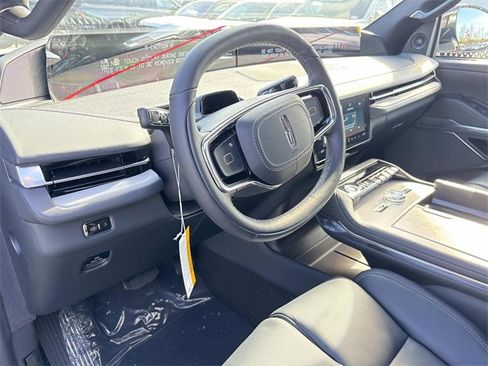 New 2025 Lincoln Navigator Reserve w/ Jet Appearance Package image 26