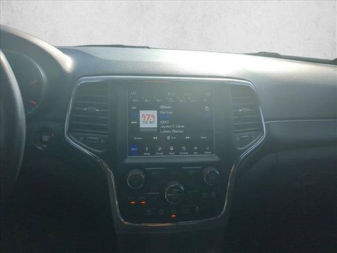 Used 2018 Jeep Grand Cherokee Laredo AWD/4WD image 13