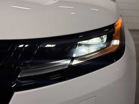 Used 2024 Land Rover Range Rover Velar Dynamic SE image 9