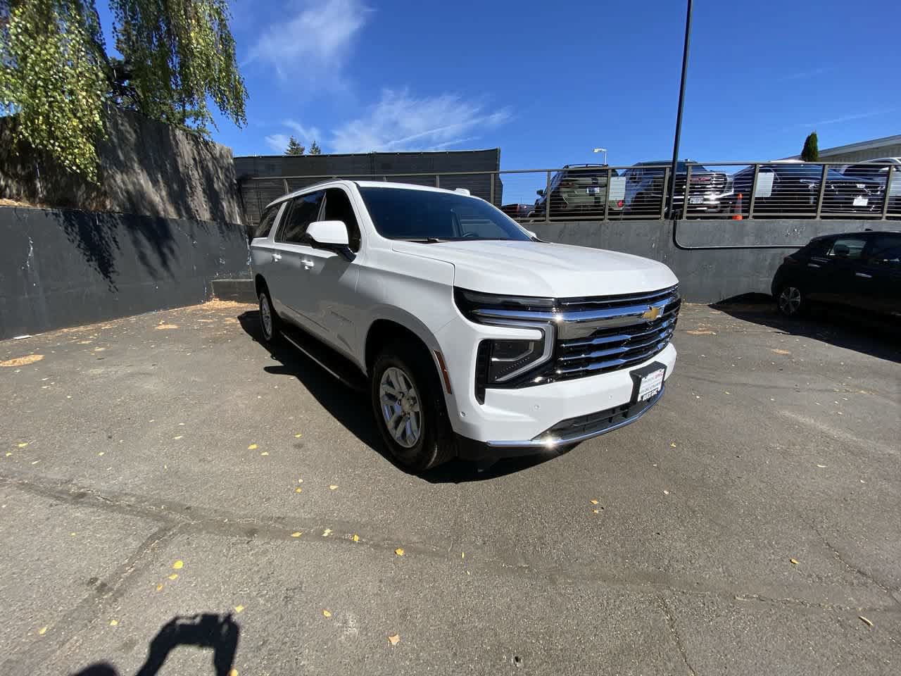 Used 2026 Chevrolet Suburban LT w/ Comfort Package AWD/4WD image 8